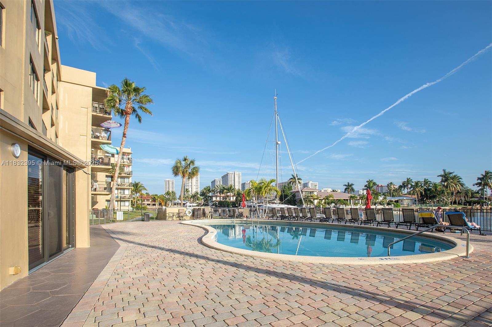 YACHT CLUB CONDO (THE) - Residential