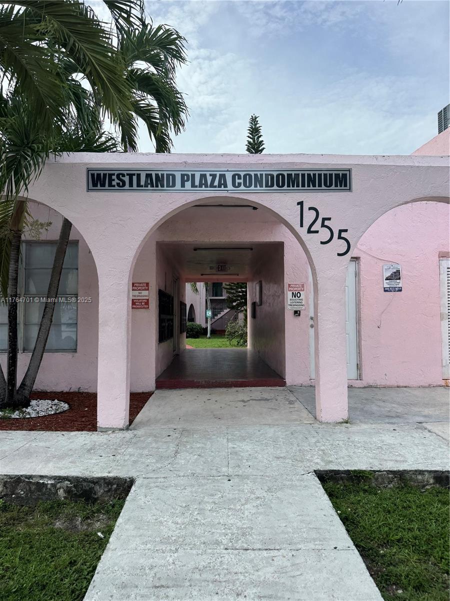 Spacious condo townhouse centrally located within walking distance to shopping, restaurants and minutes from Palmetto Expressway. 1 bedroom, 1 1/2 bath with ceramic tile throughout, updated kitchen with stainless steel appliances. Upstairs features a grand master bedroom with 2 expansive closets. Open Balcony in the lower level. 1 assigned parking #307 and 1 extra space rented for $50.00 monthly. Perfect for Investors or first time buyers.