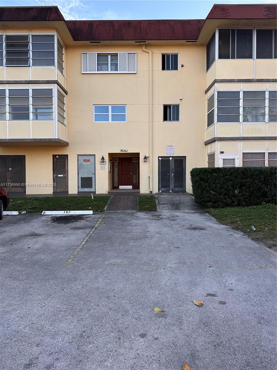 Rental Property at 4043 Nw 16th St 301, Lauderhill, Miami-Dade County, Florida - Bedrooms: 2 
Bathrooms: 2  - $1,650 MO.
