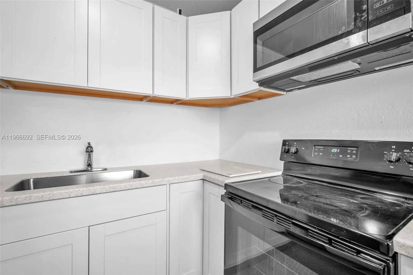 LINCOLN PARK SIXTH ADD - Residential Lease