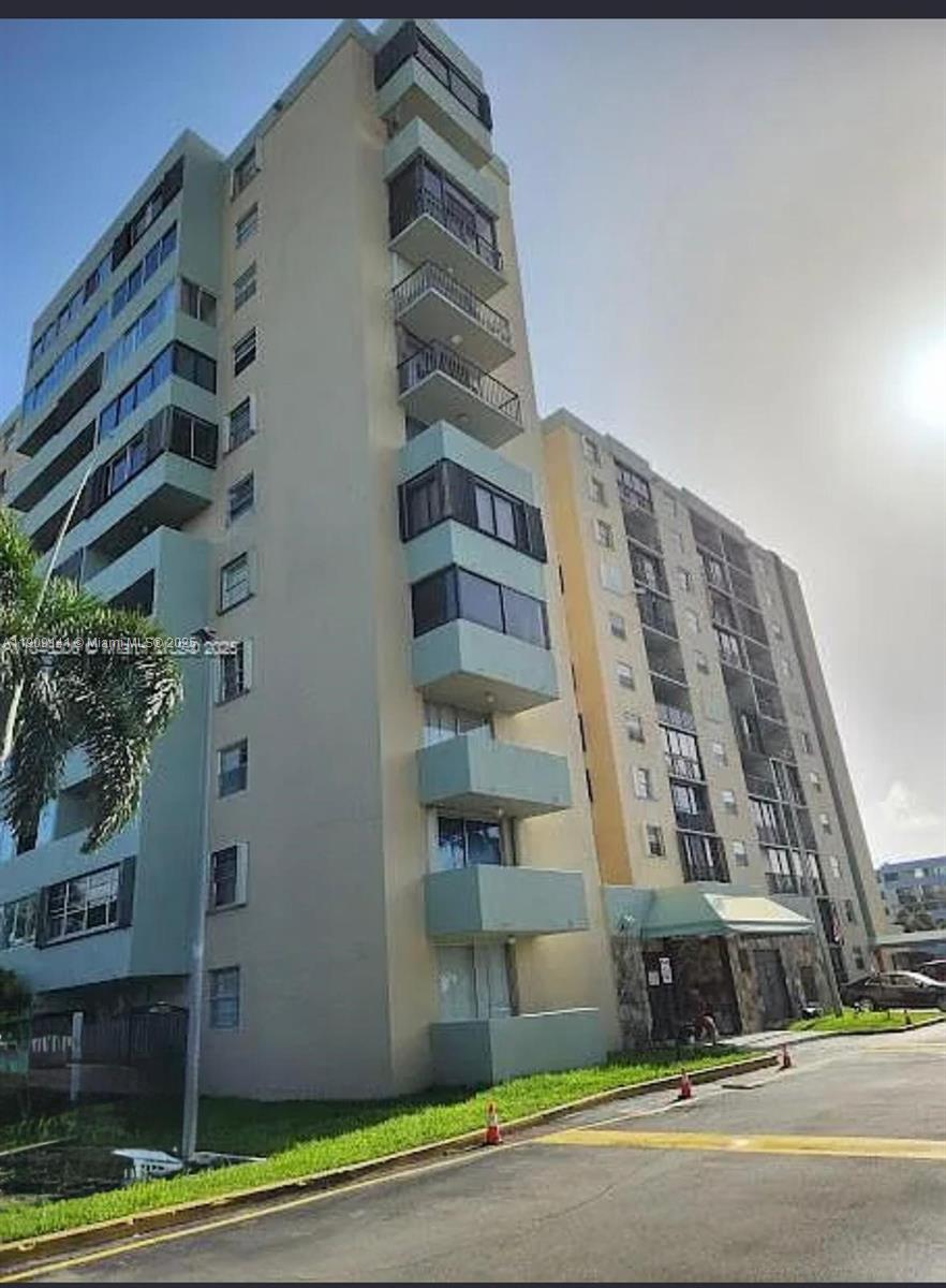 HALF MOON TOWERS CONDO - Residential