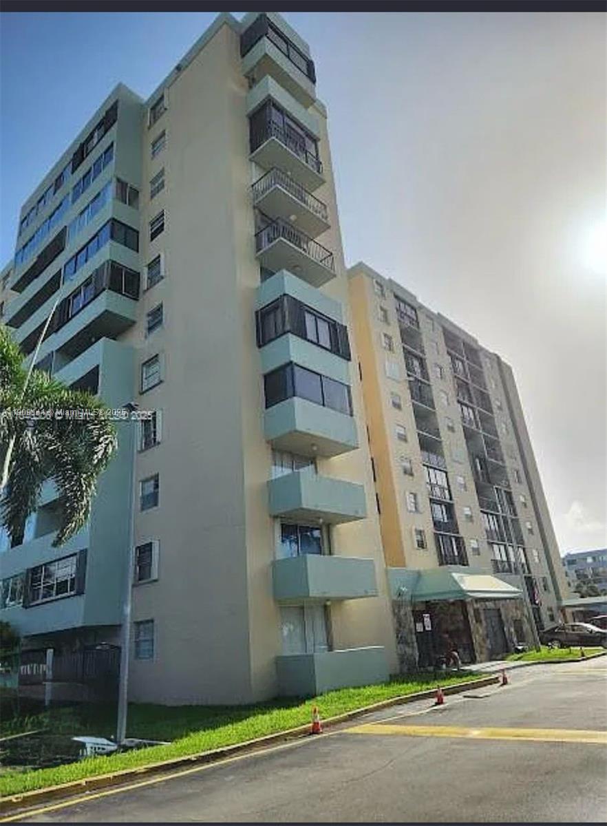 HALF MOON TOWERS CONDO - Residential