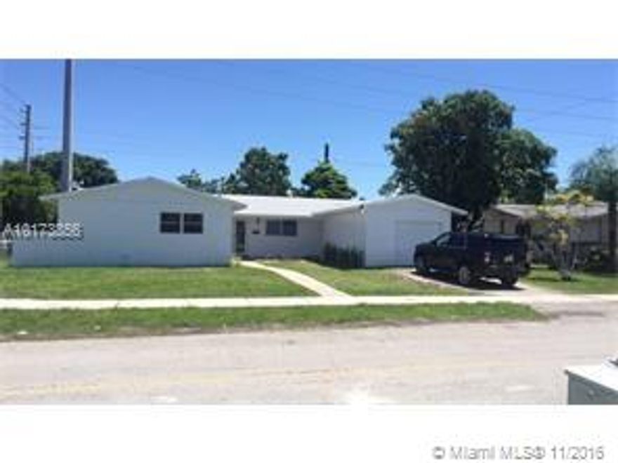 Beautiful and completely remodeled house with modern standards. All appliances completely new. Very big and clear. Huge back yard and garden. This is a gorgeous home to enjoy your family. Very well located close to highways. Ready to live. Easy to rent. Bring you offer!!!