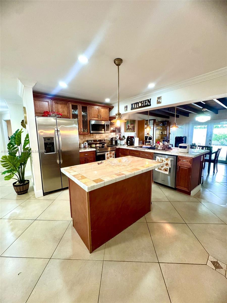 2241 SW 43rd Ave