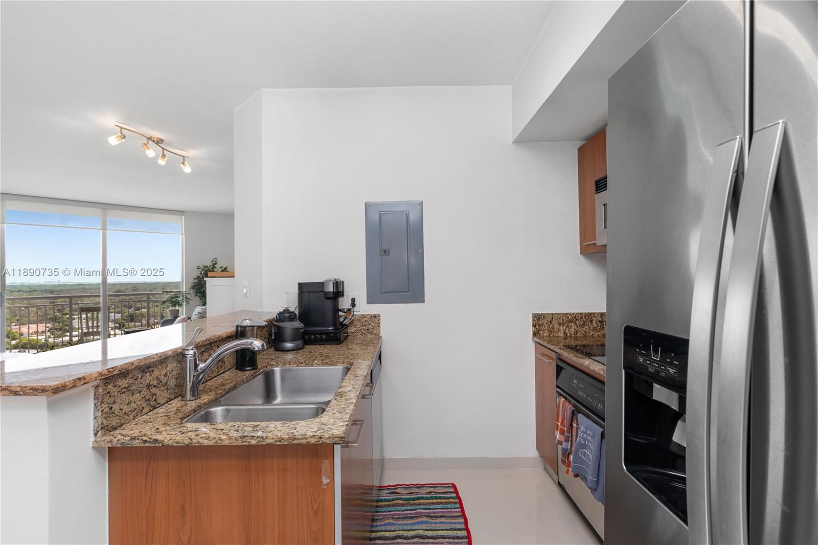 METROPOLIS I AT DADELAND - Residential