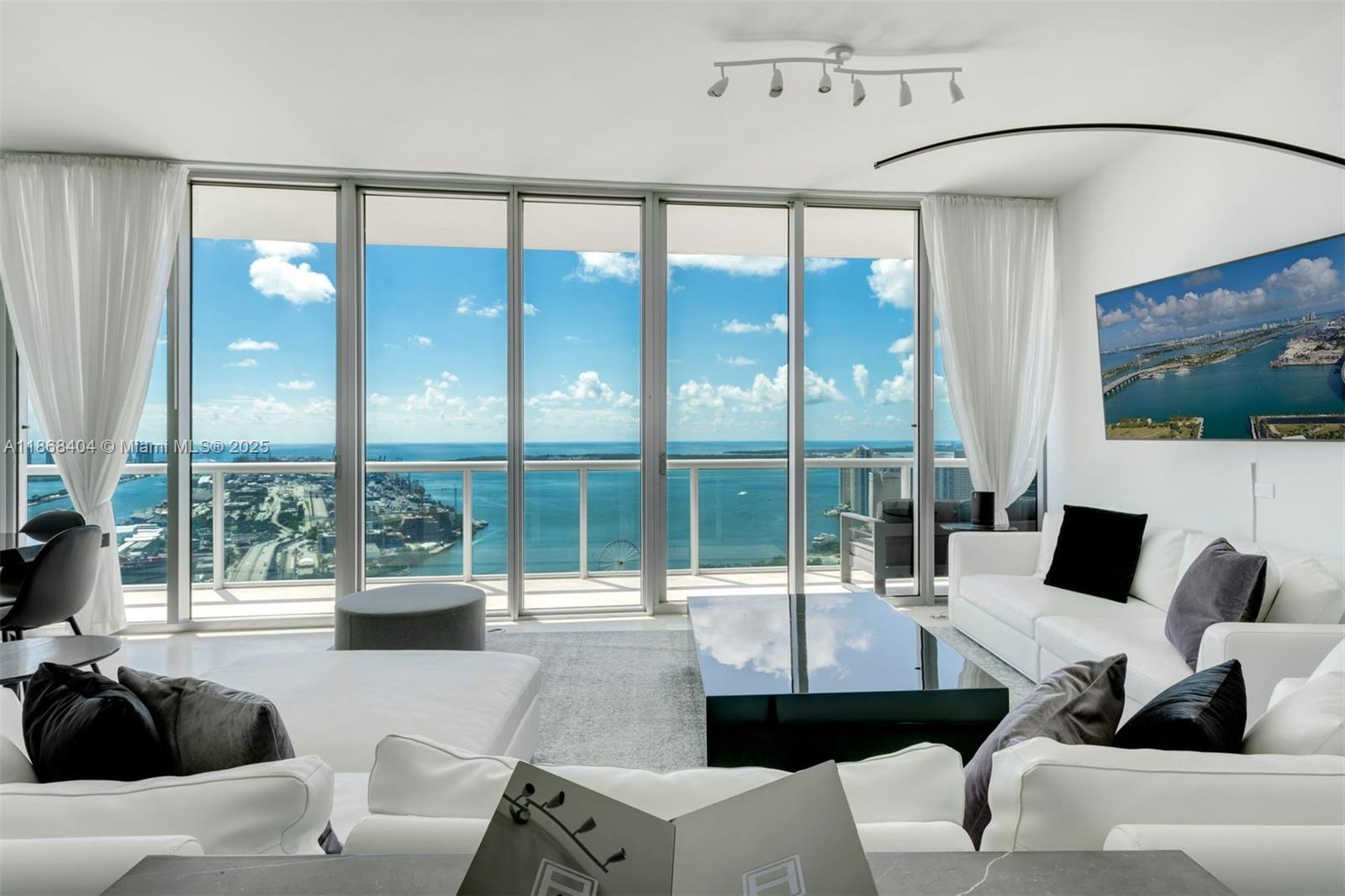 888 Biscayne Blvd 5507/5607