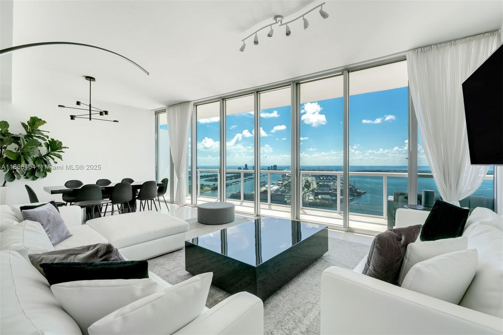 888 Biscayne Blvd 5507/5607