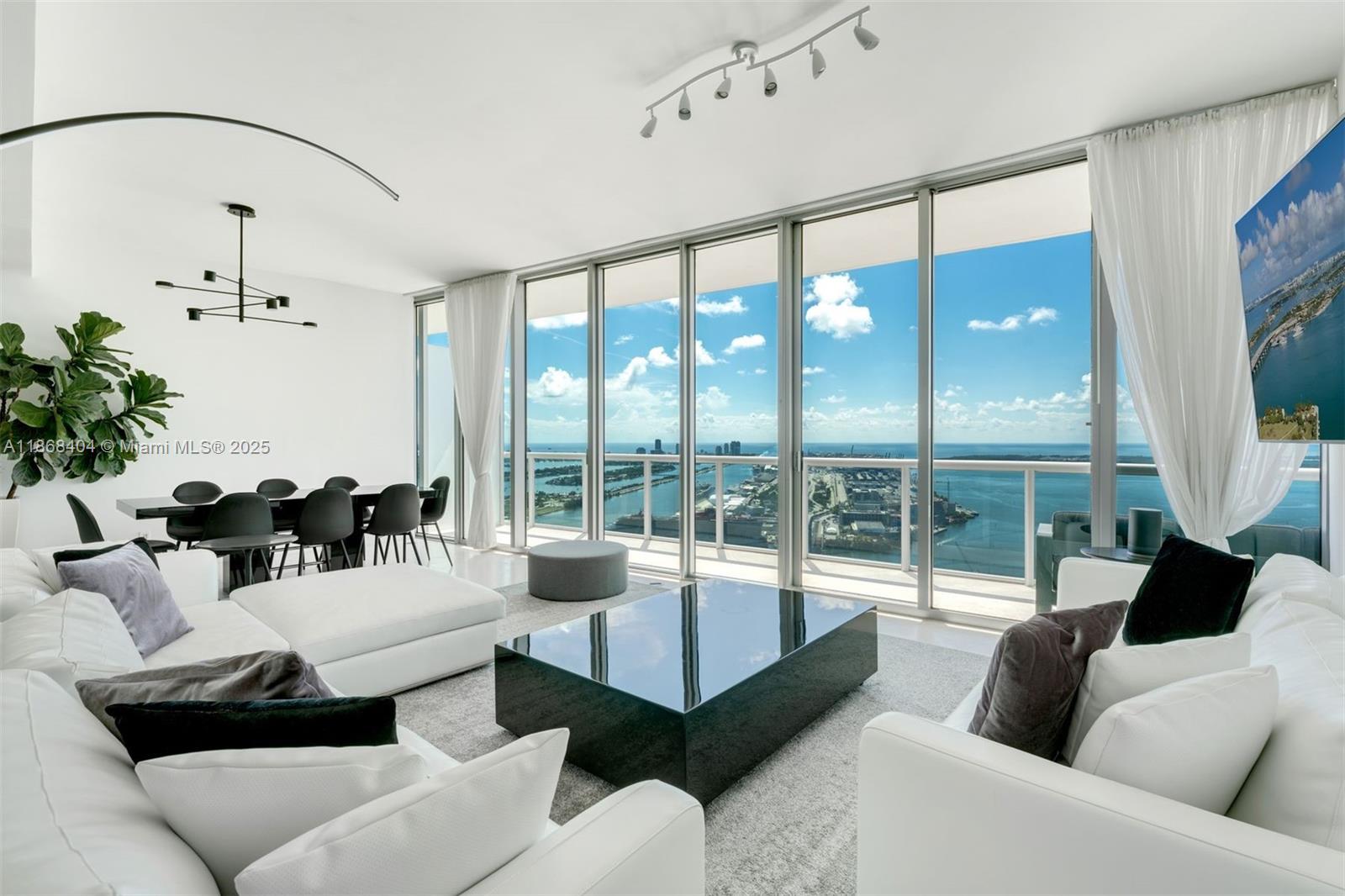 888 Biscayne Blvd 5507/5607