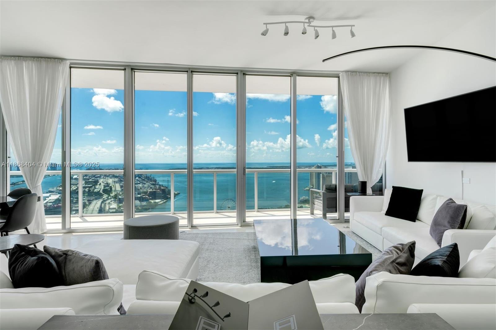 888 Biscayne Blvd 5507/5607