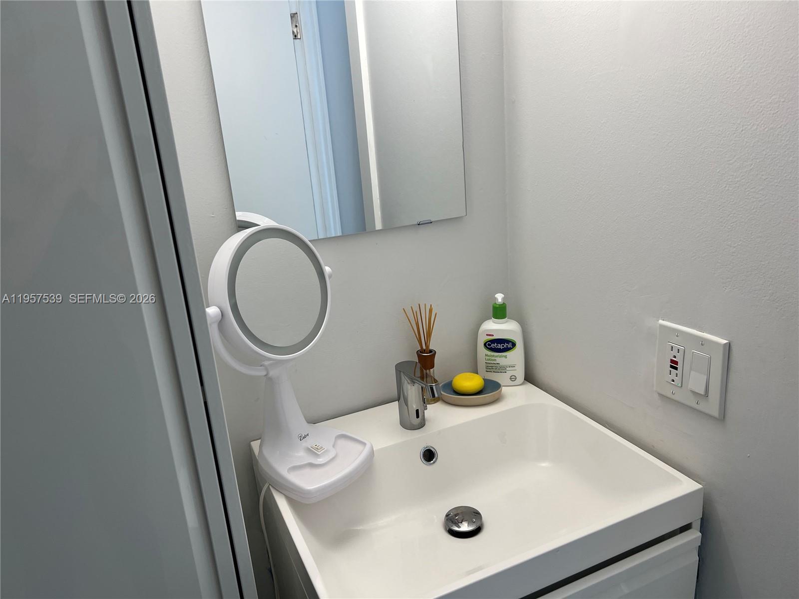 CLINTON CONDO - Residential