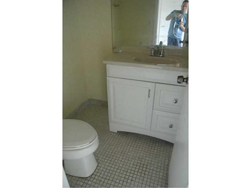 LA PLACIDA VILLAS 97-15 B - Residential