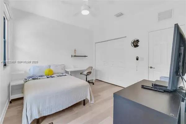 DORAL CAY - Residential Lease