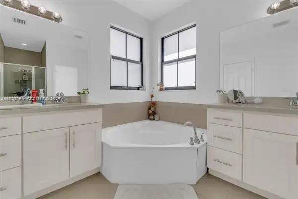 DORAL CAY - Residential Lease