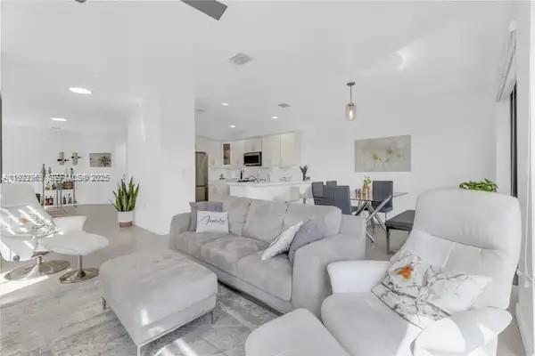 DORAL CAY - Residential Lease