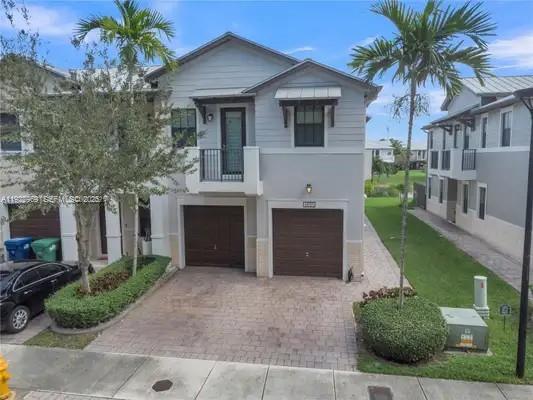 DORAL CAY - Residential Lease