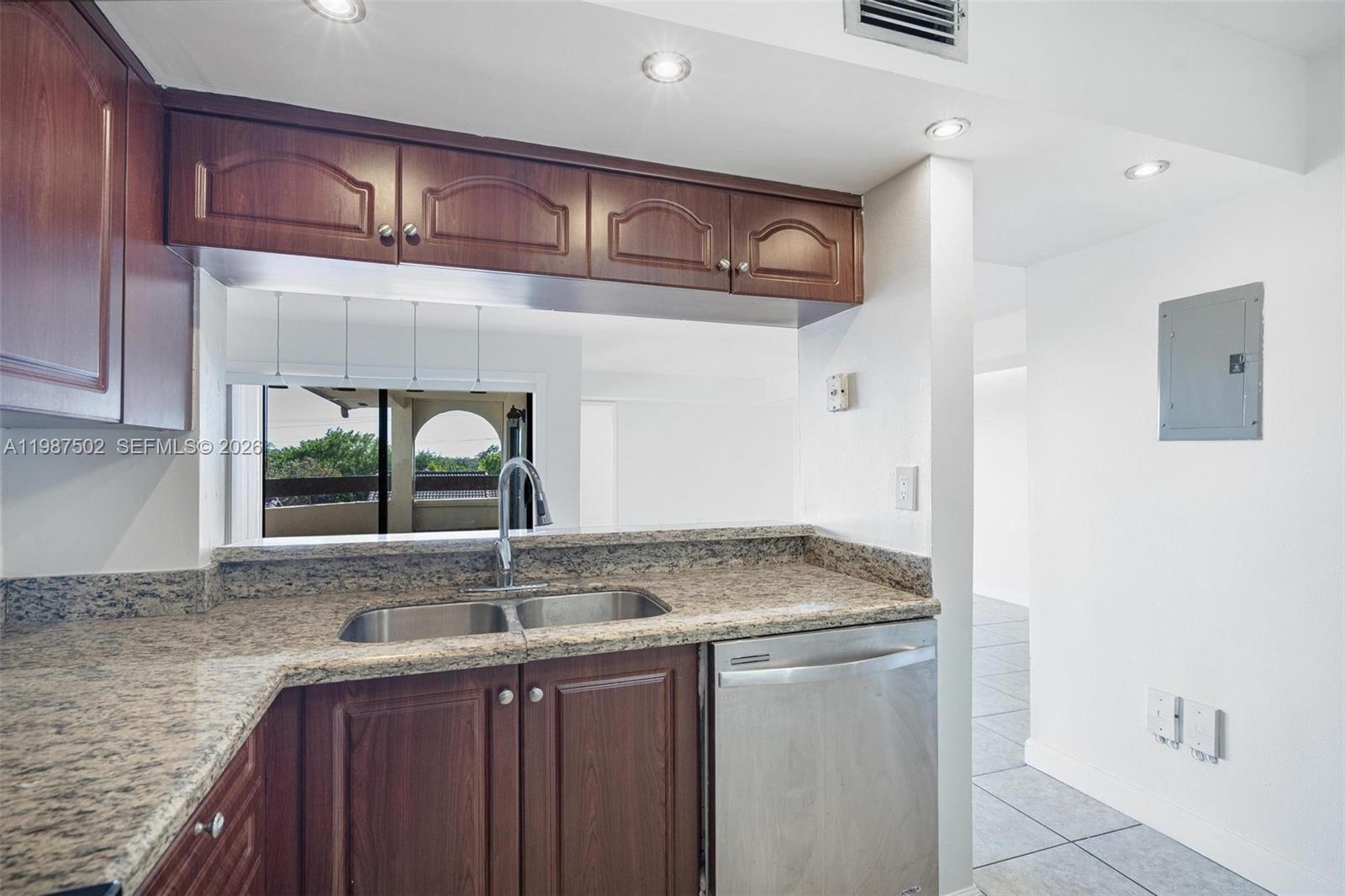 KENLAND BEND SOUTH CONDO - Residential