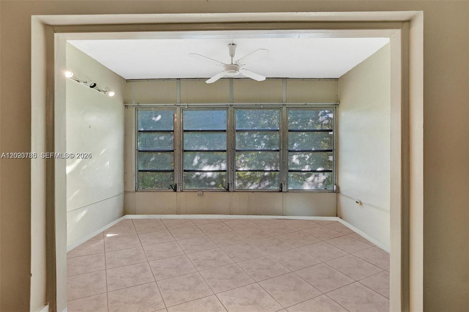 ORIOLE GOLF & TENNIS CLUB - Residential