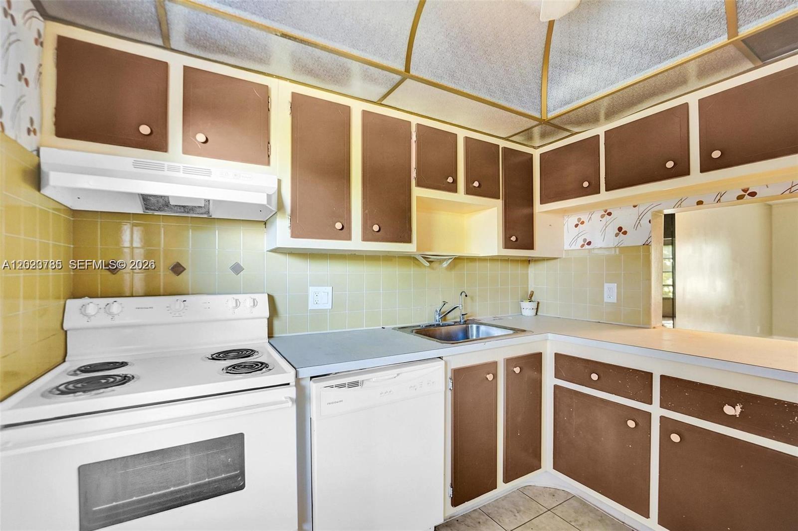 View photos, virtual tours, details... 1030 Country Club Dr 405
