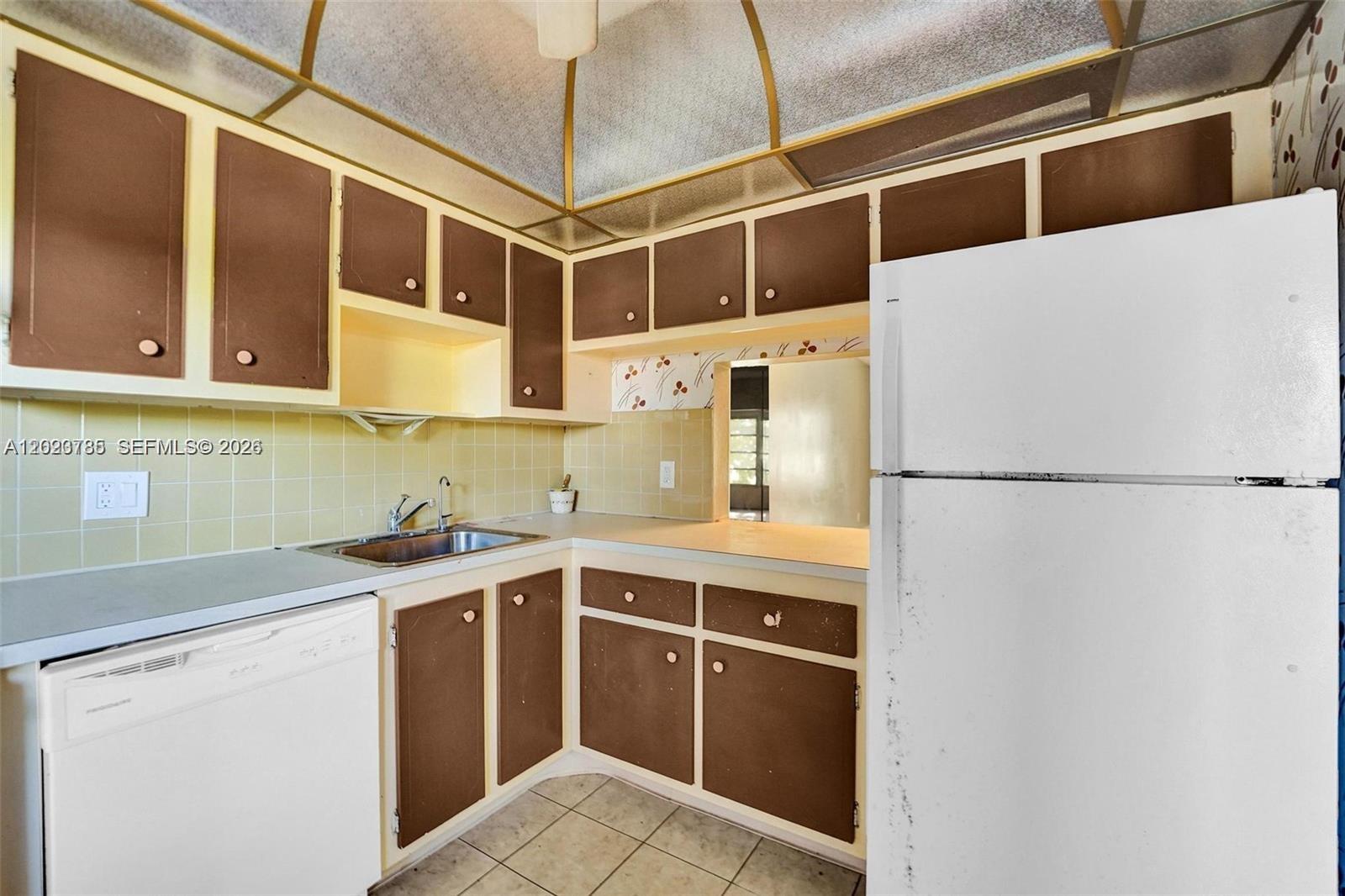 ORIOLE GOLF & TENNIS CLUB - Residential