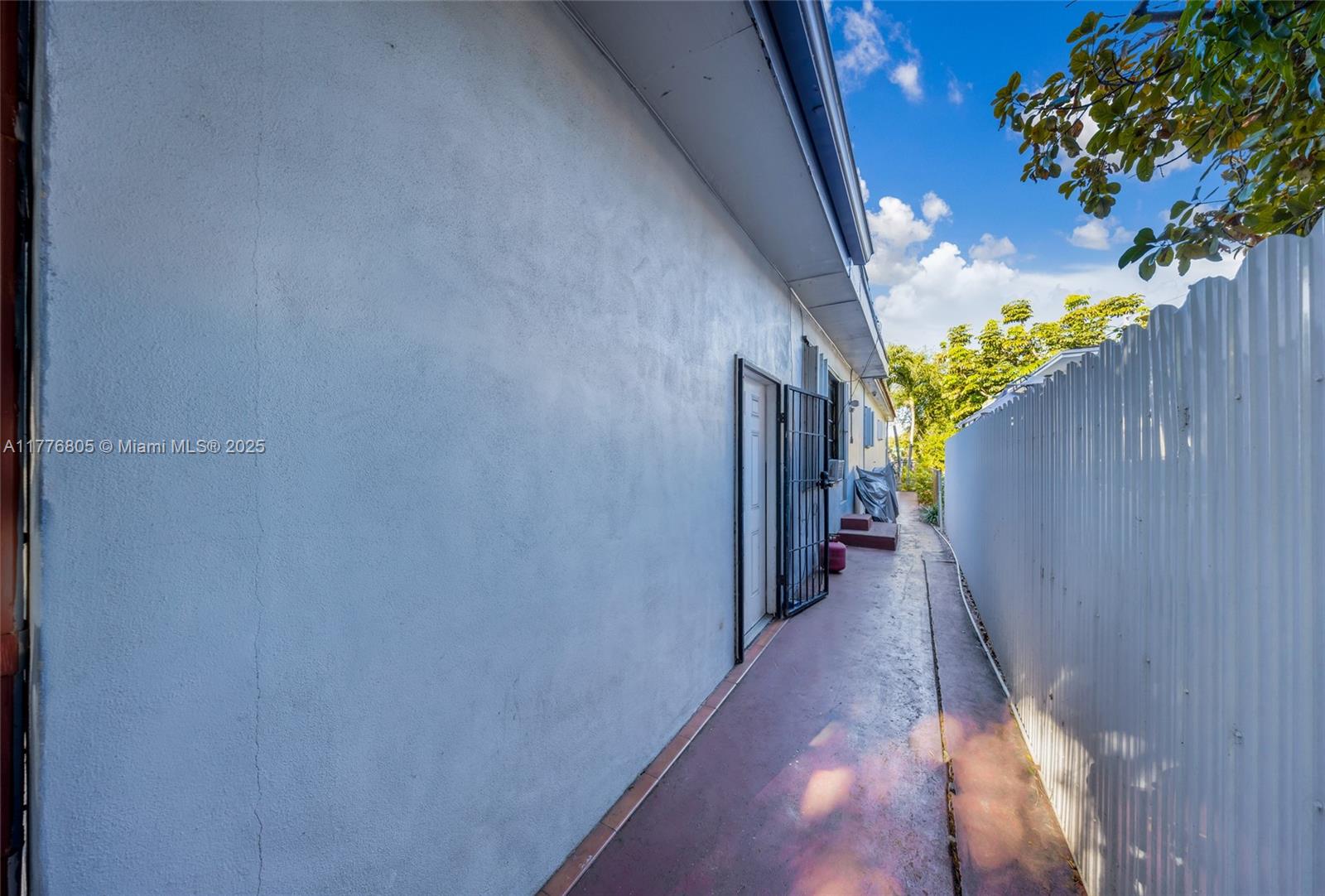 View photos, virtual tours, details... 31 SW 62nd Ct