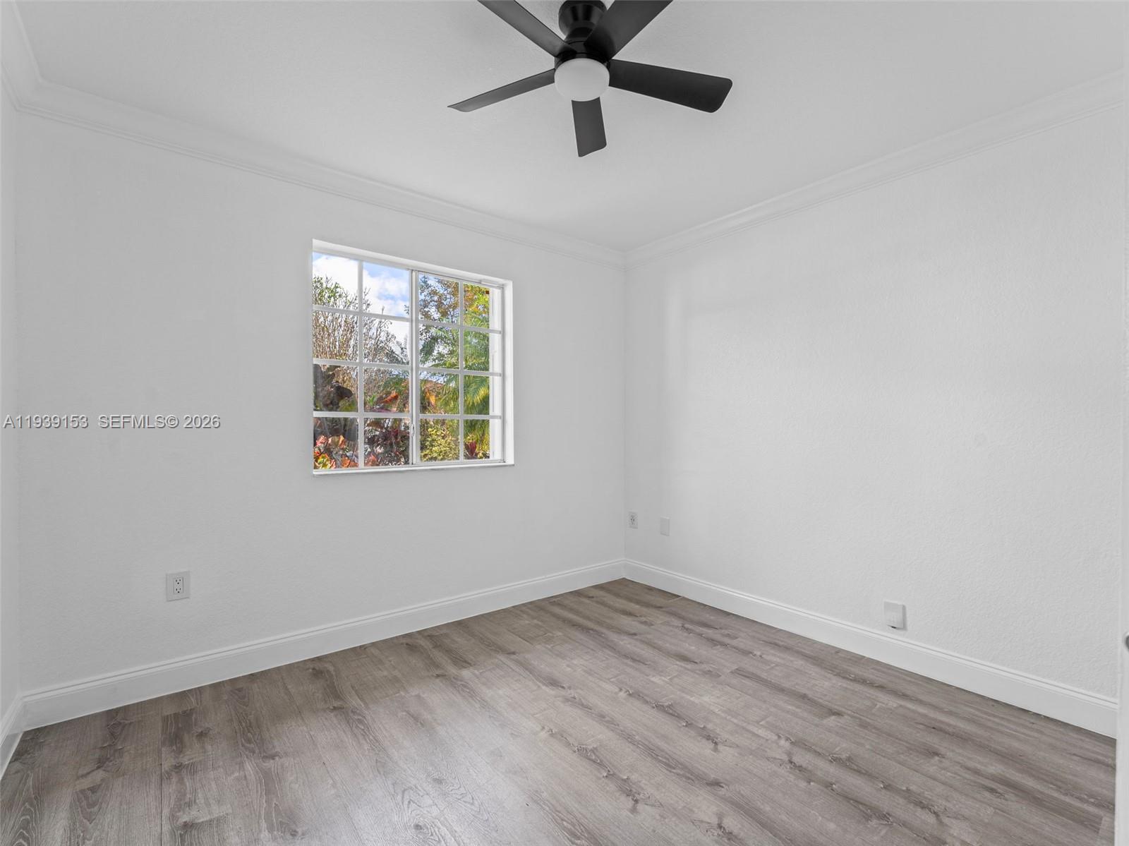 PICKET FENCES COUNTRY EST - Residential