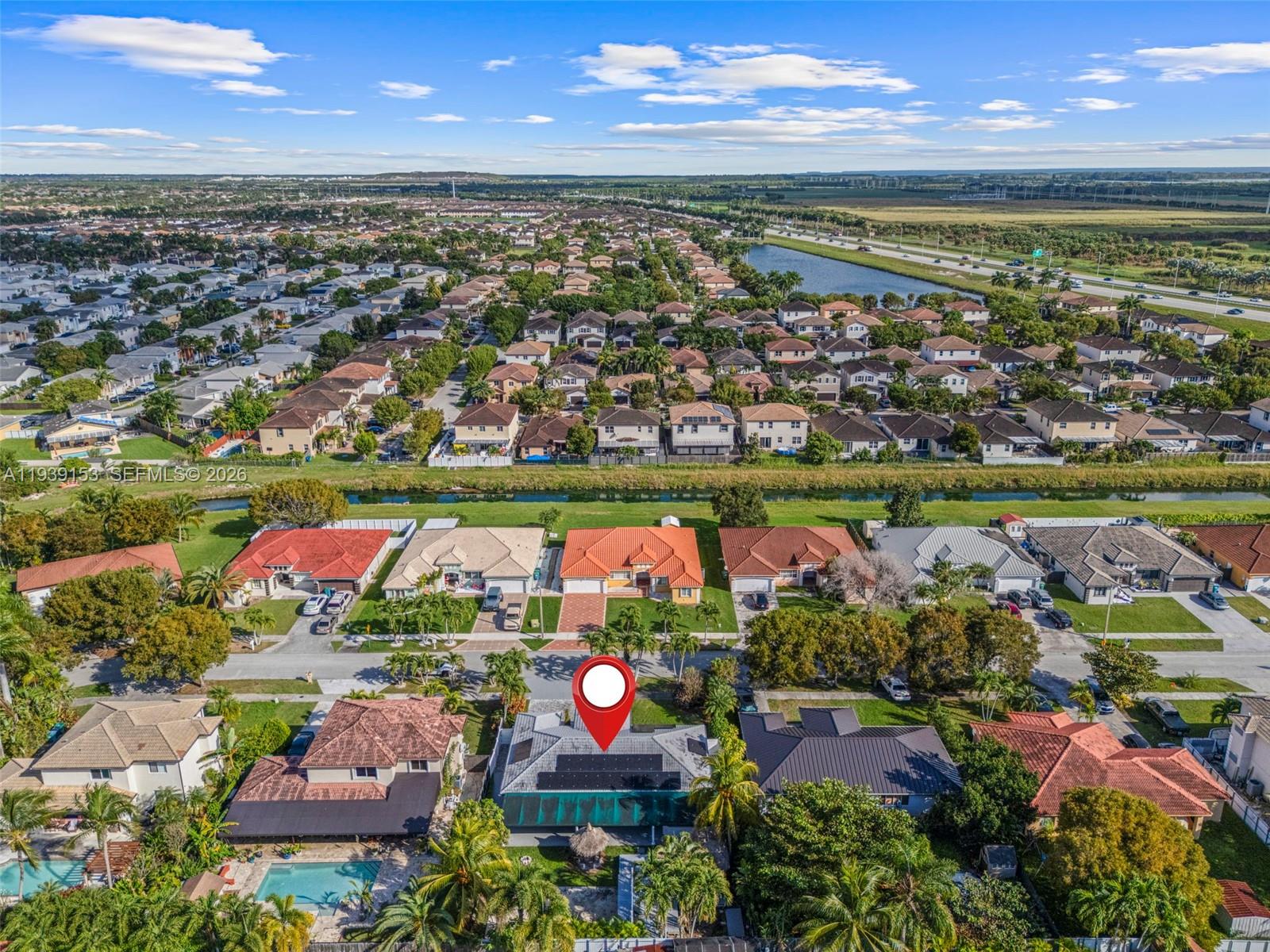 PICKET FENCES COUNTRY EST - Residential