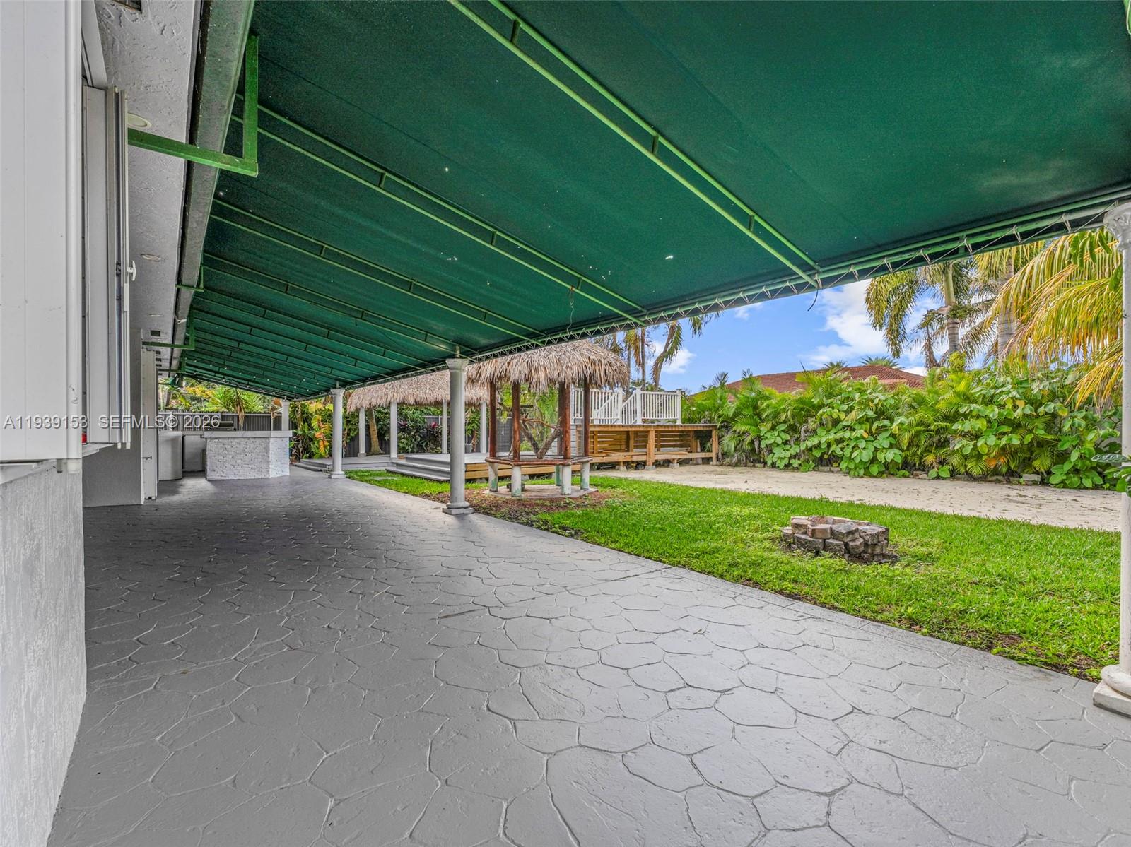 PICKET FENCES COUNTRY EST - Residential