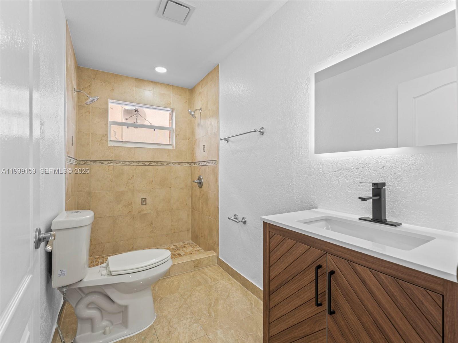 PICKET FENCES COUNTRY EST - Residential