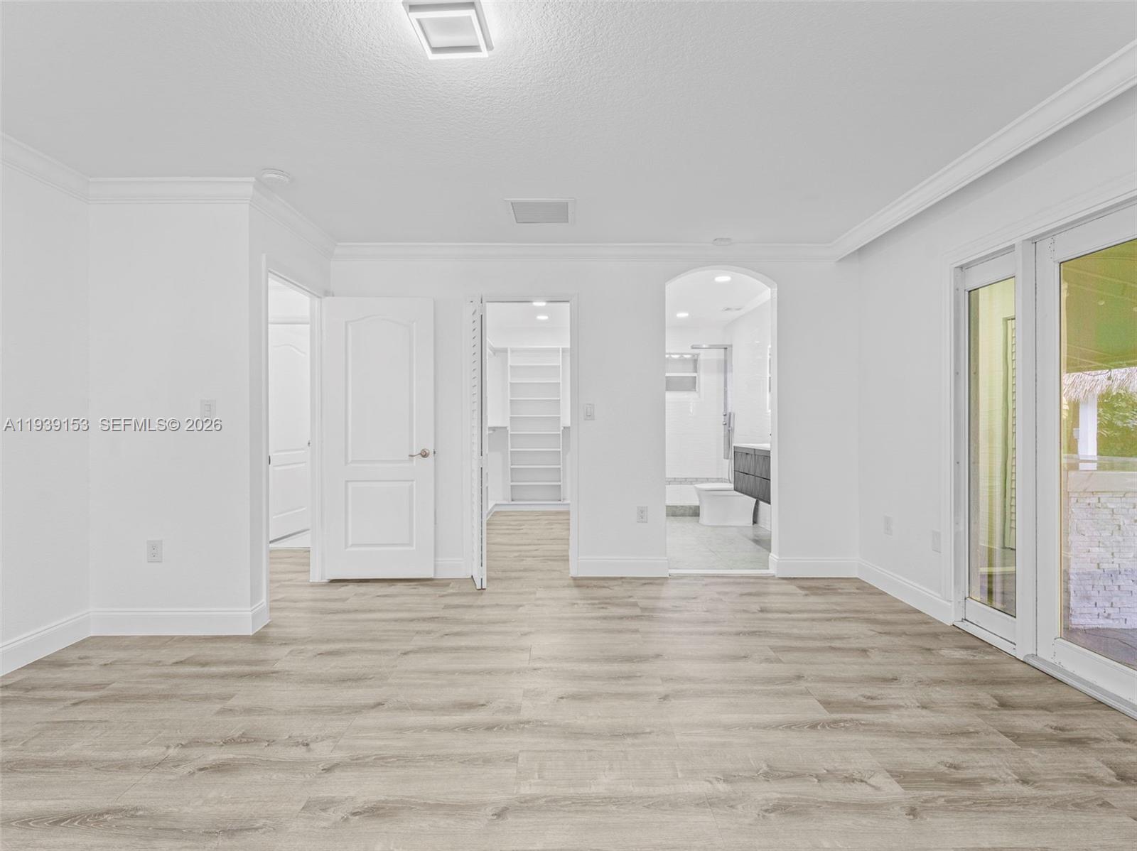 PICKET FENCES COUNTRY EST - Residential