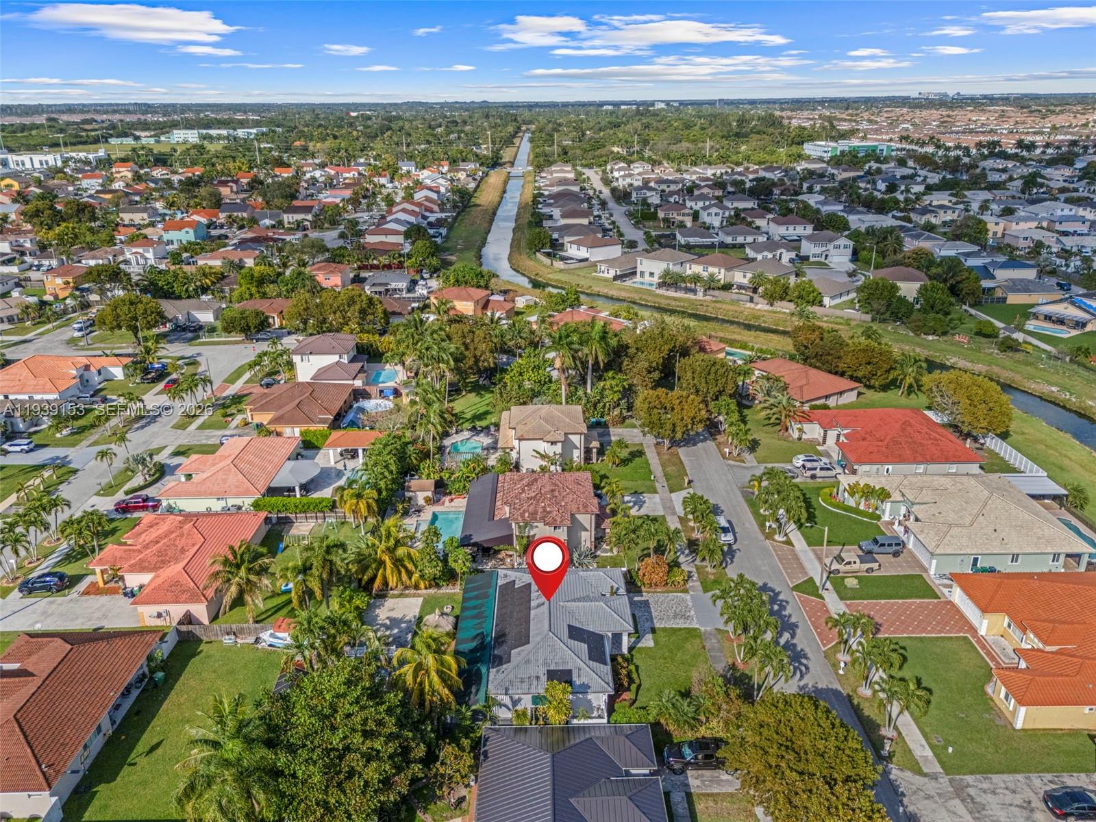 PICKET FENCES COUNTRY EST - Residential