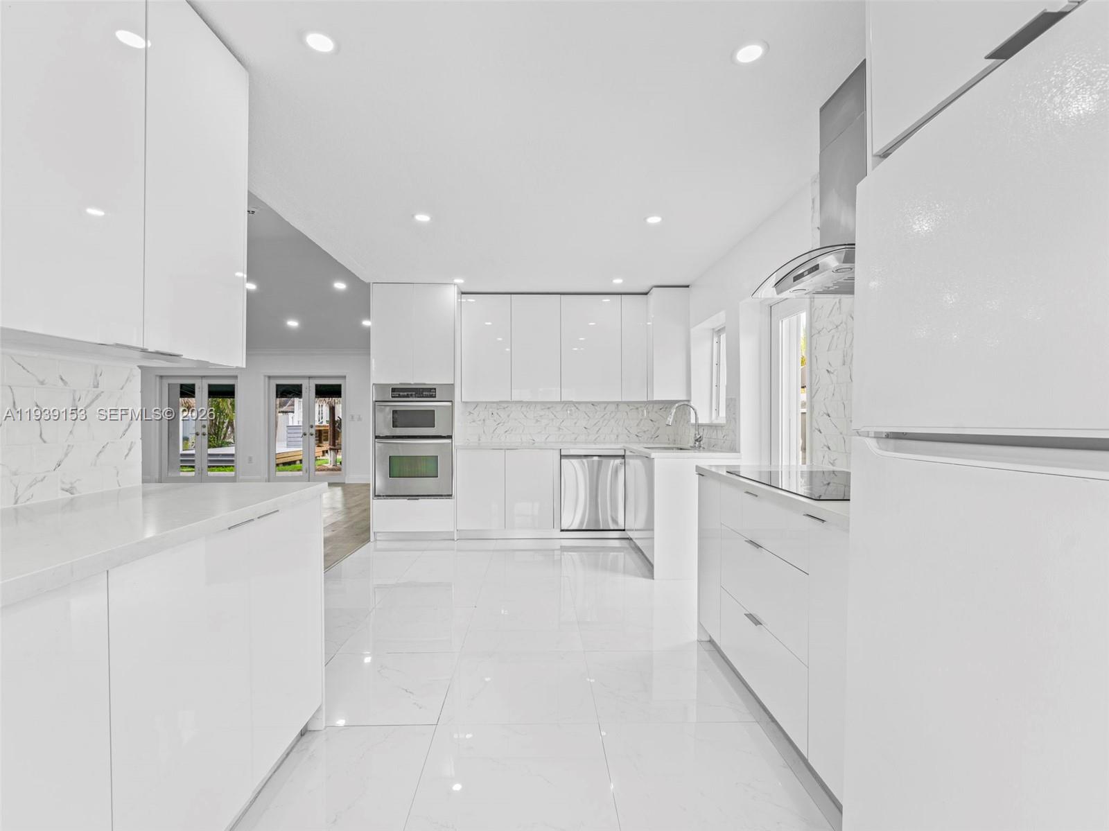 PICKET FENCES COUNTRY EST - Residential