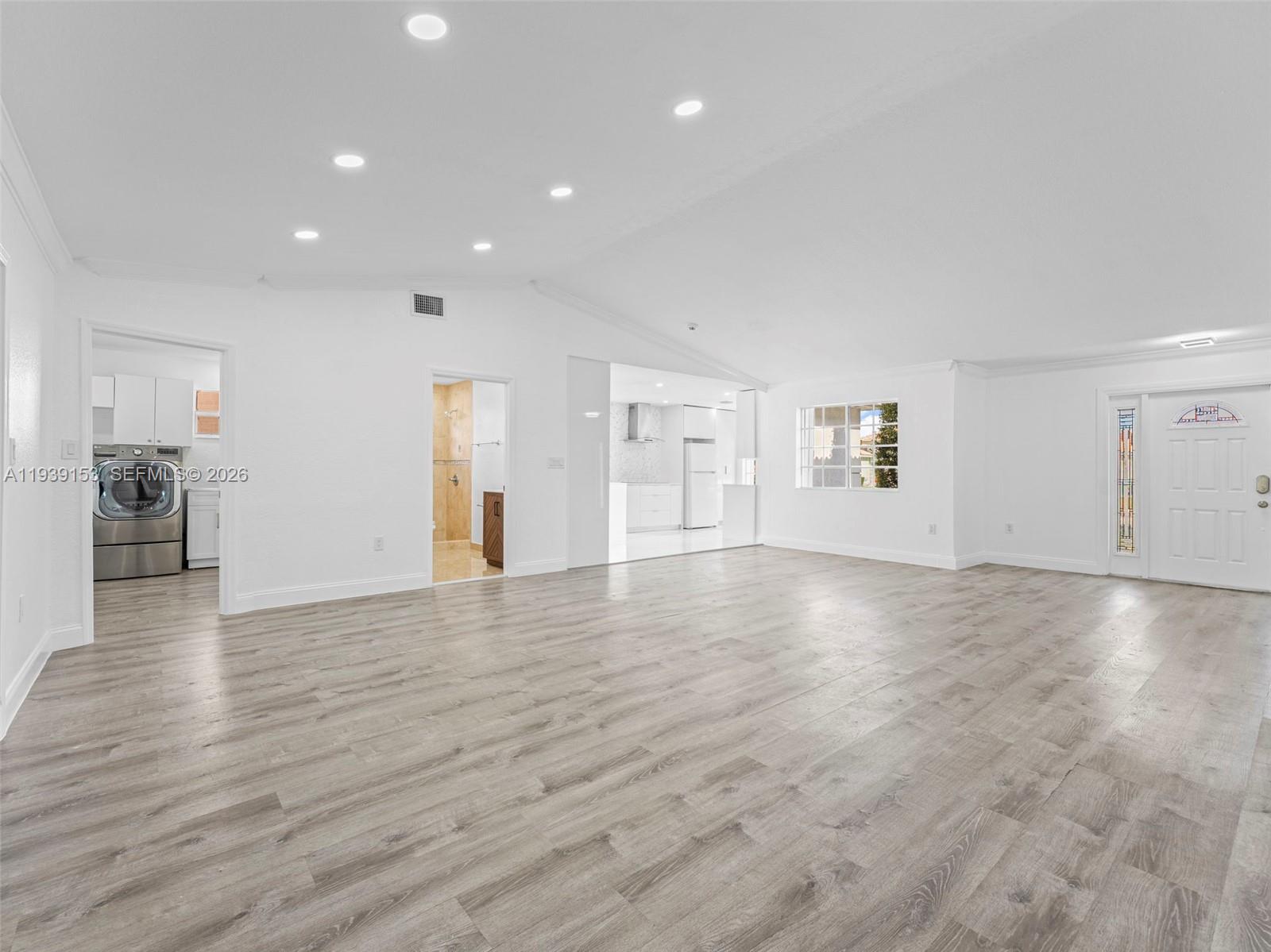 PICKET FENCES COUNTRY EST - Residential