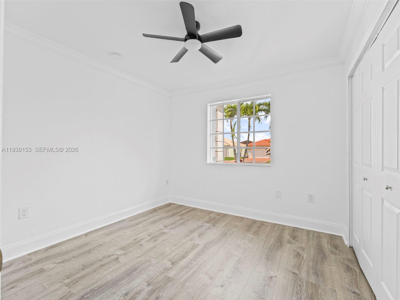 PICKET FENCES COUNTRY EST - Residential