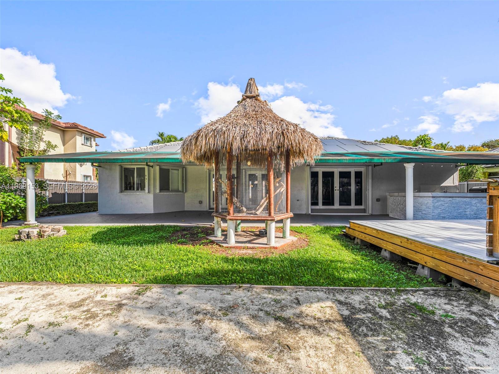 PICKET FENCES COUNTRY EST - Residential