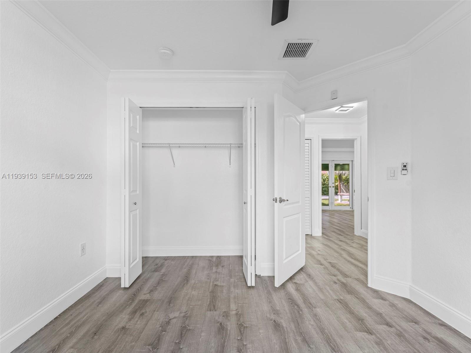 PICKET FENCES COUNTRY EST - Residential