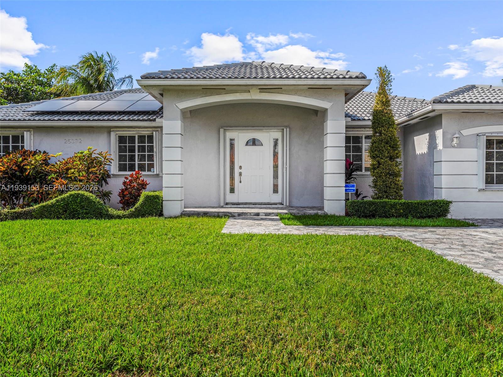 PICKET FENCES COUNTRY EST - Residential