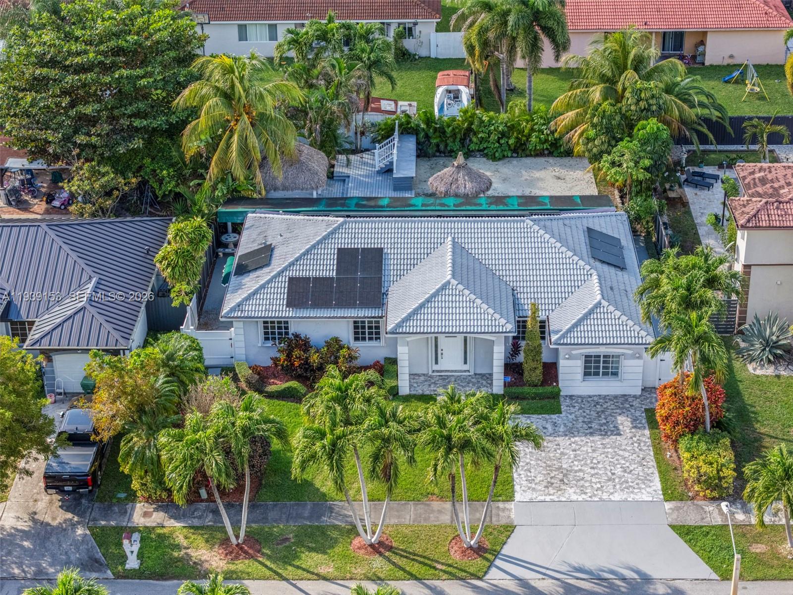 PICKET FENCES COUNTRY EST - Residential