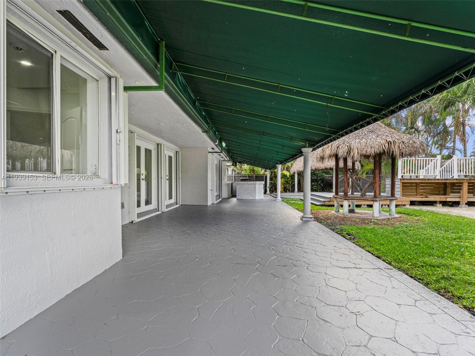 PICKET FENCES COUNTRY EST - Residential