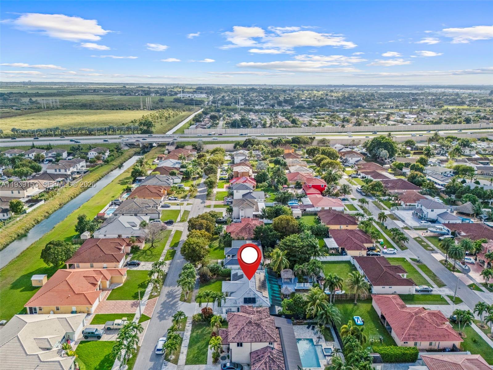 PICKET FENCES COUNTRY EST - Residential