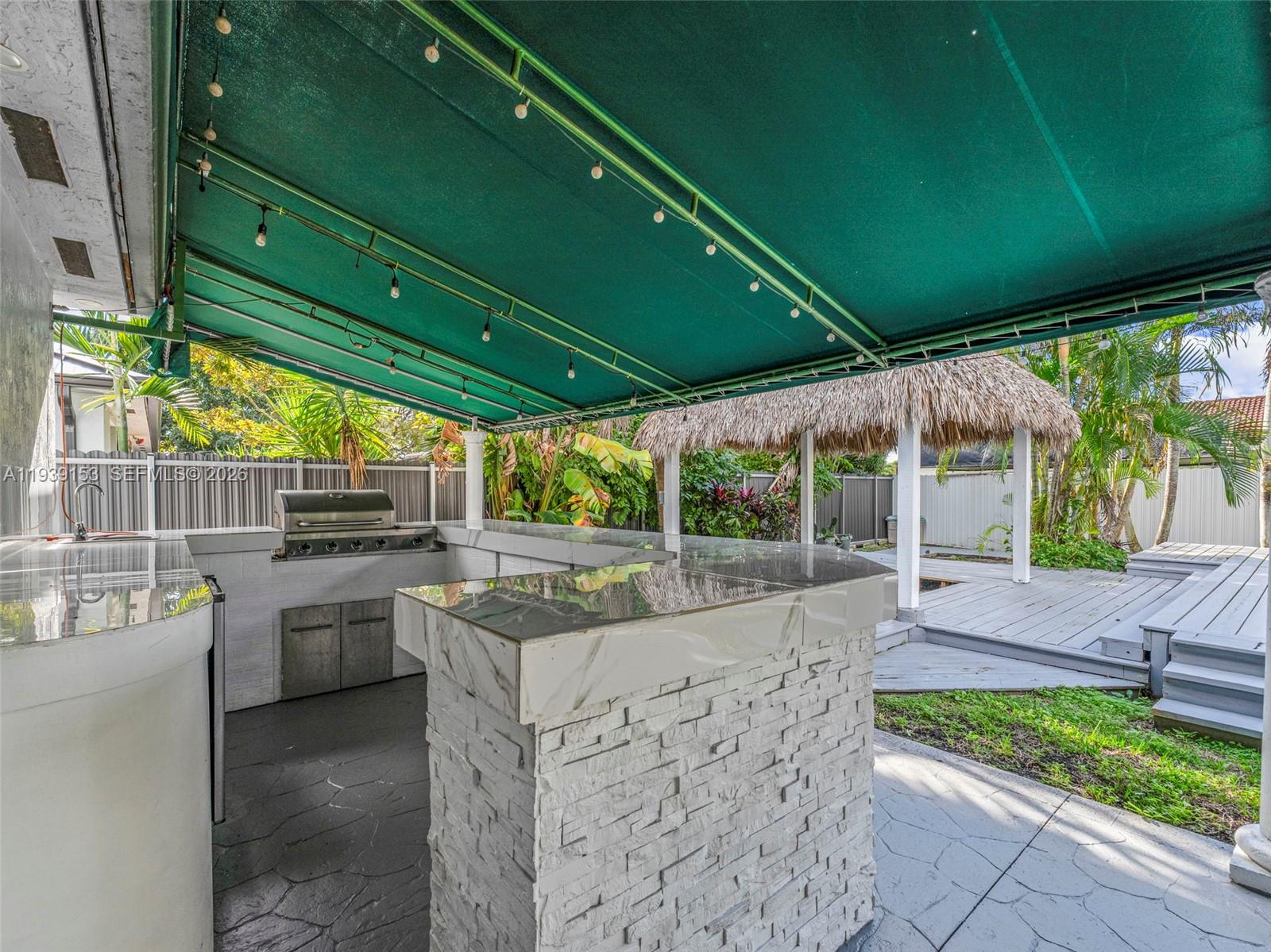 PICKET FENCES COUNTRY EST - Residential