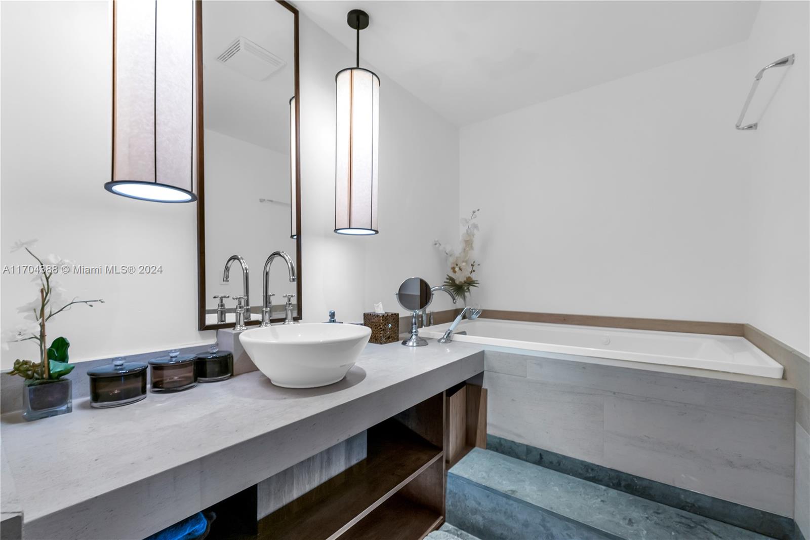 MEI CONDO - Residential