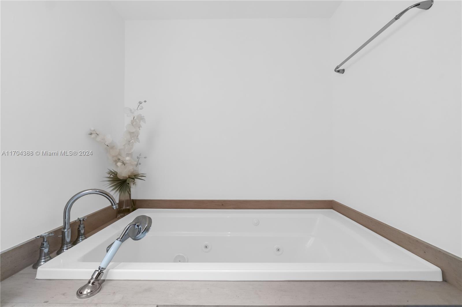 MEI CONDO - Residential