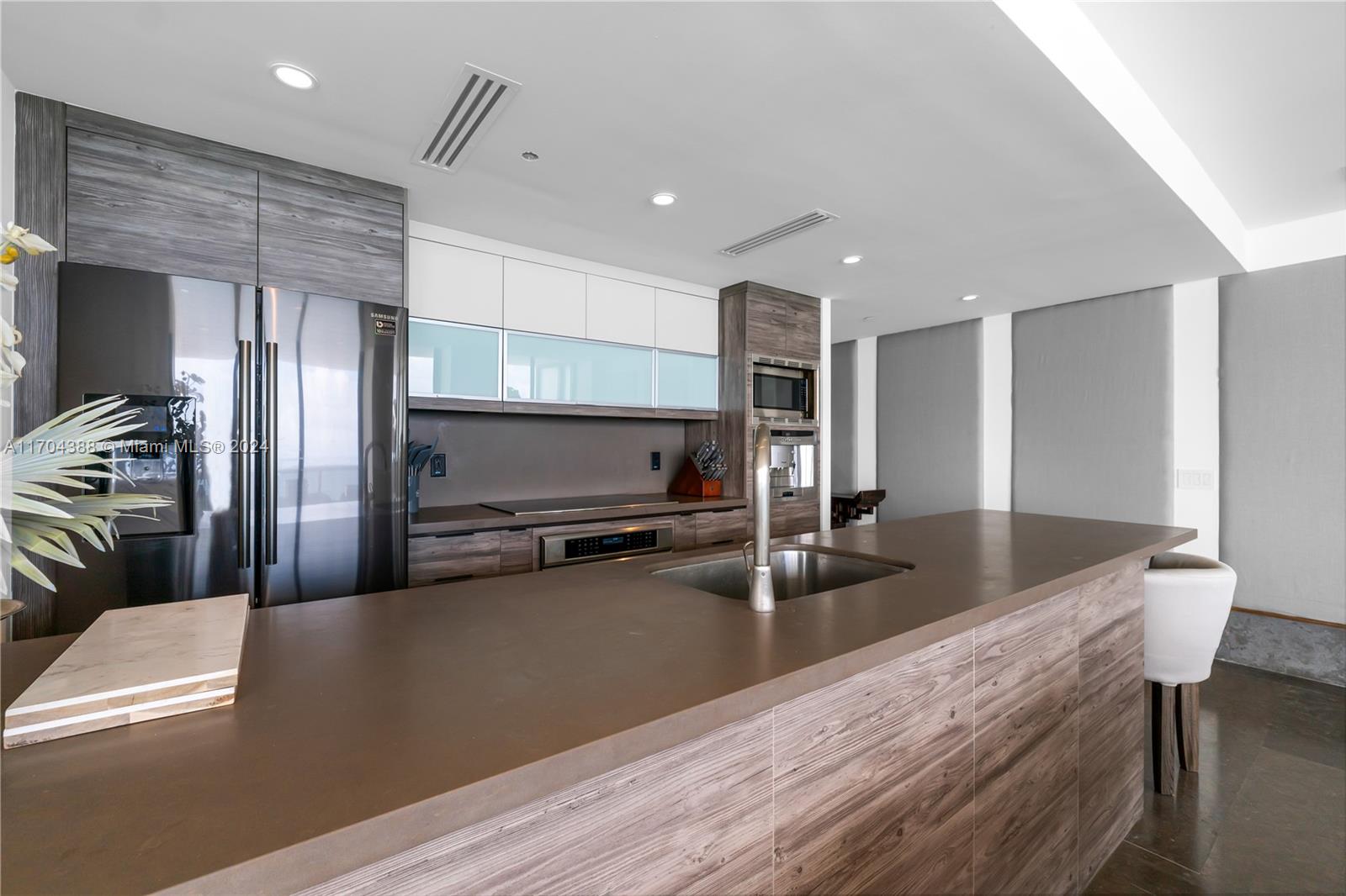 MEI CONDO - Residential