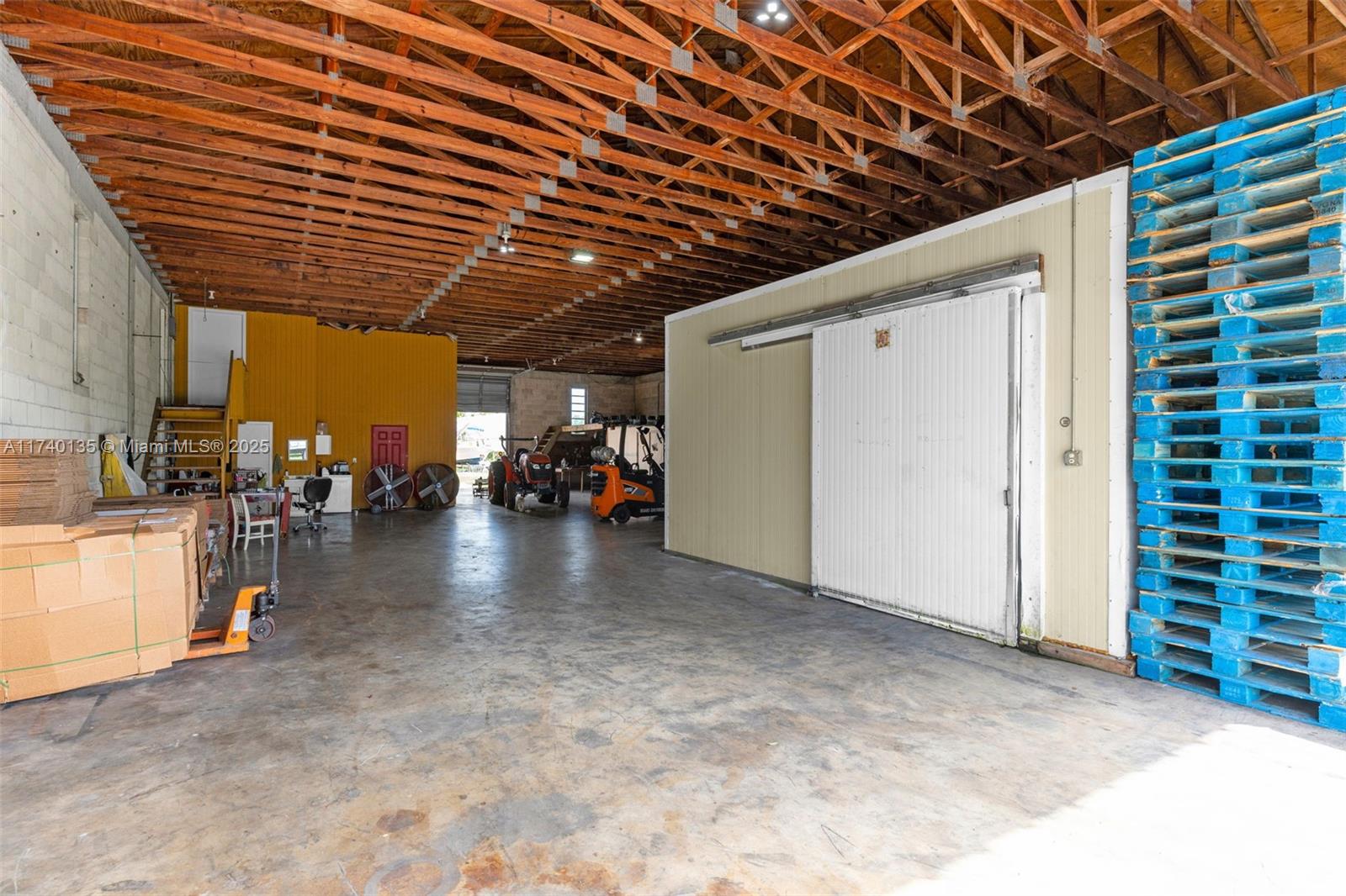 Redland 19.62 AC WAREHOUSE - Land