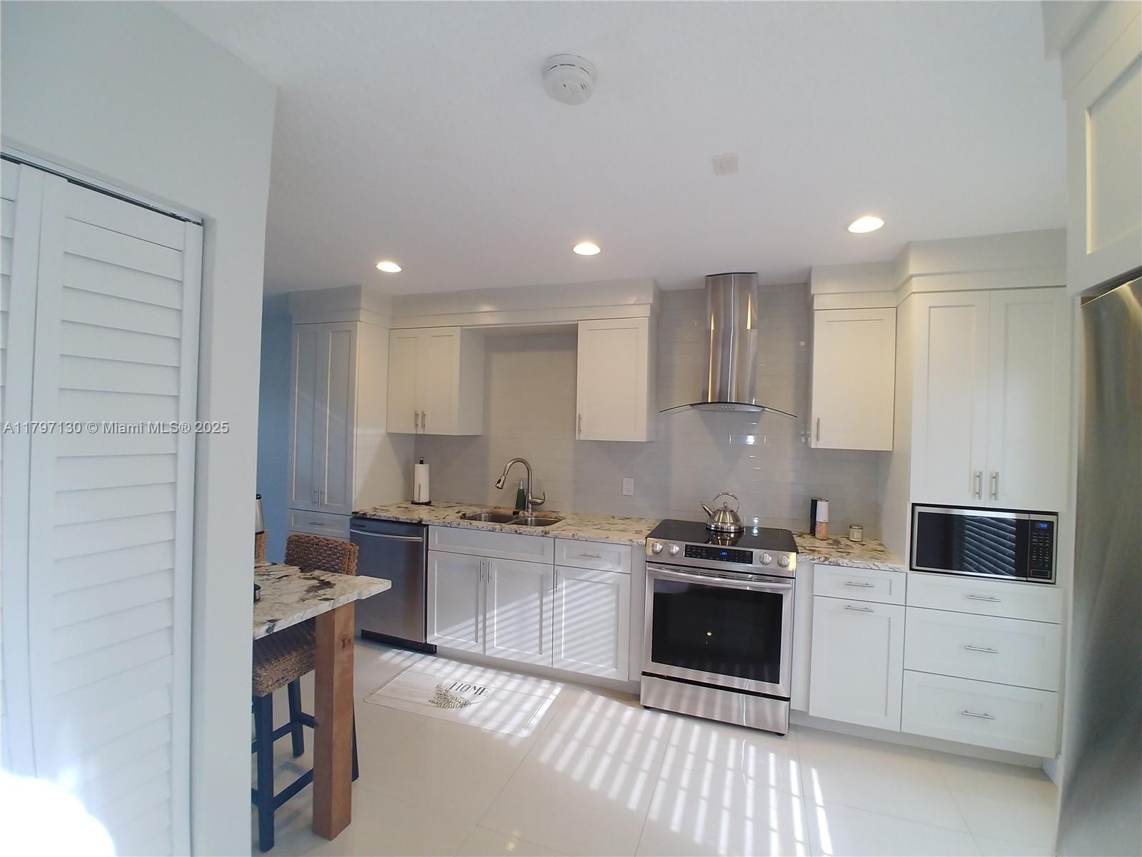 Rental Property at 9169 Se Riverfront Ter M, Jupiter, Palm Beach County, Florida - Bedrooms: 2 
Bathrooms: 3  - $5,500 MO.