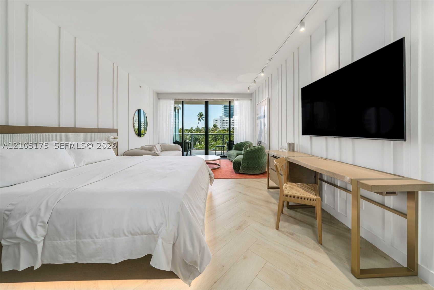 2201 Collins Ave 302