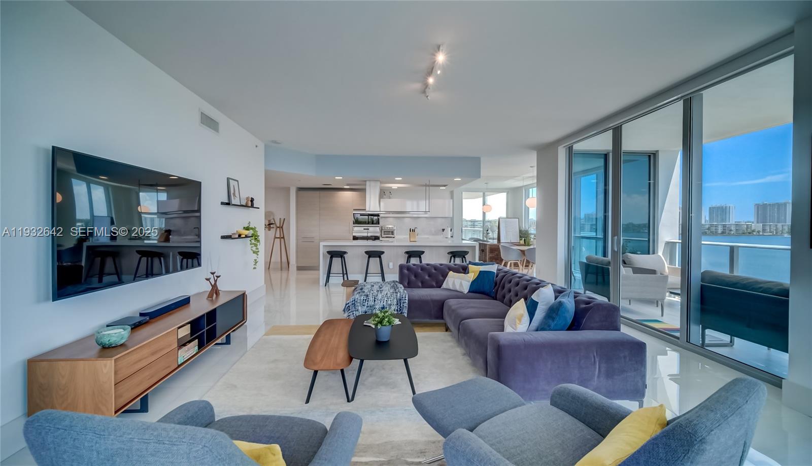 17111 Biscayne Blvd 410