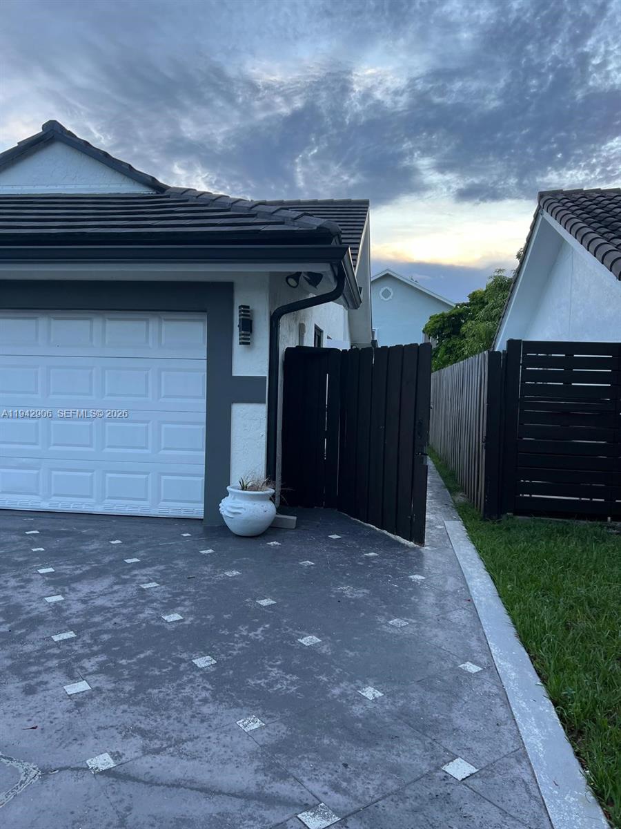 KENDALL TRAILS SUB - Residential Lease