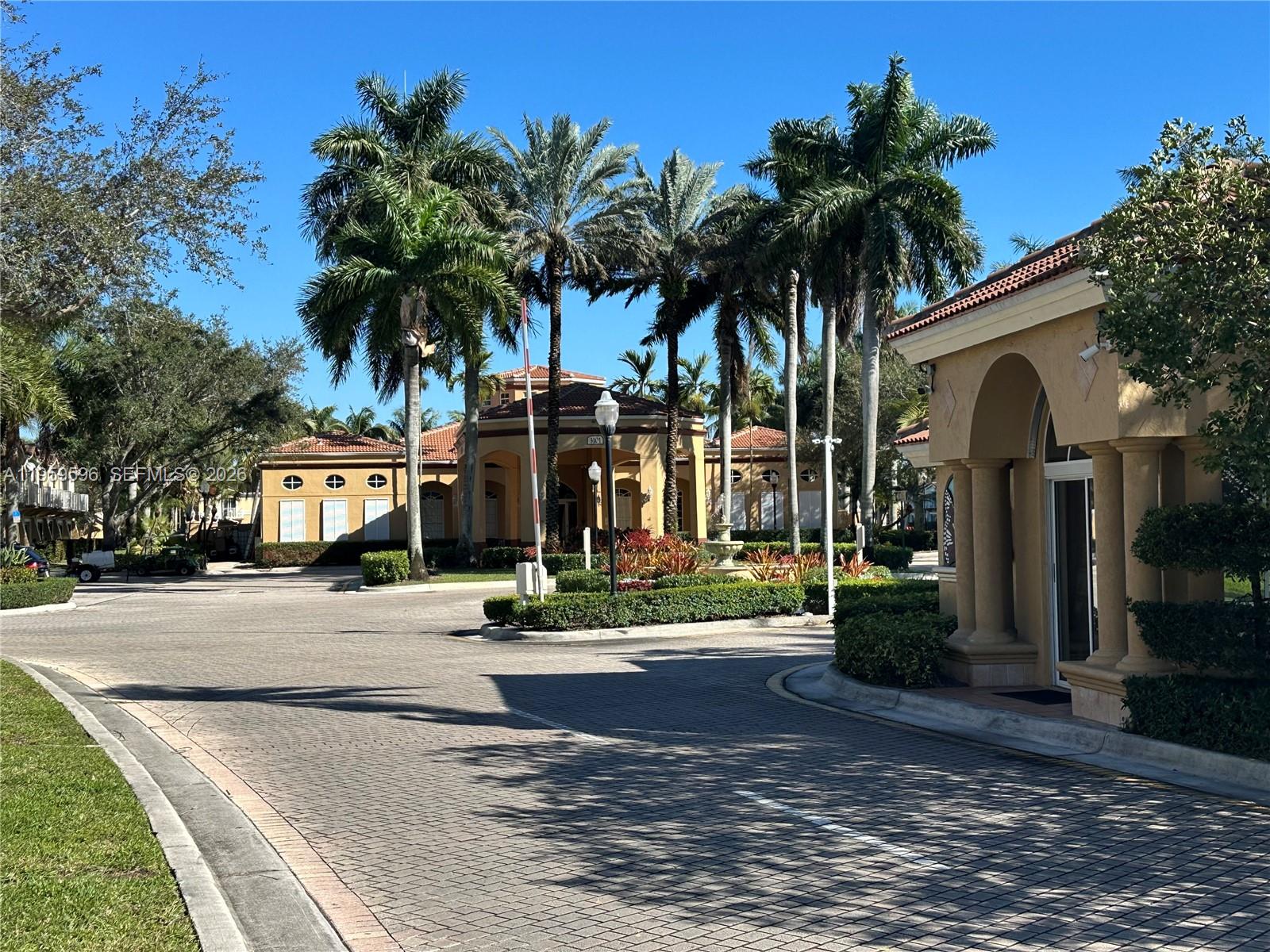 MELROSE POINT CONDO - Residential