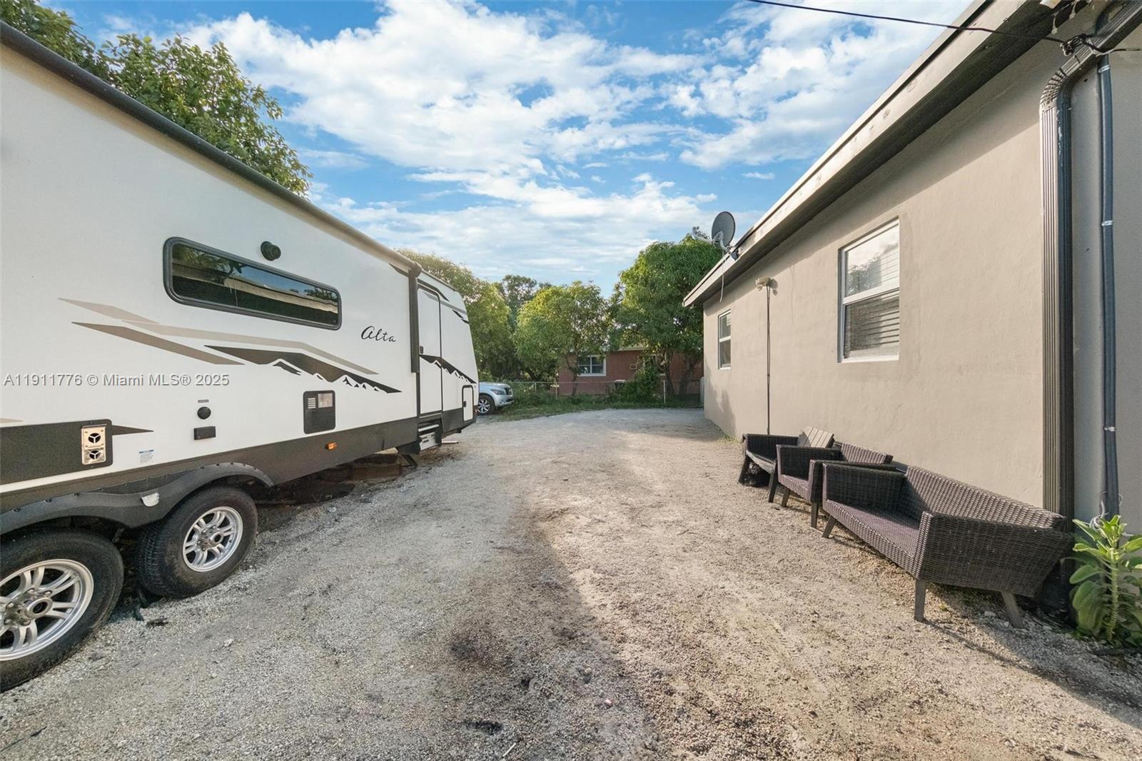 BISCAYNE VILLAGE HEIGHTS - Residential Income